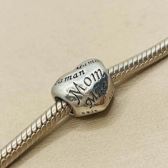 EUC Pandora 791112 Sterling Silver A Mother's Heart Family Bead - RETIRED - Picture 8 of 14